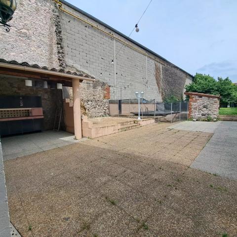 Location                                                      Maison
                        
                     6 pièces                      179 m2                     à Carmaux