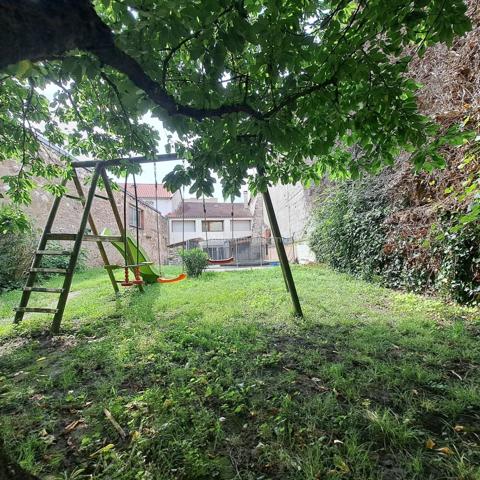 Location                                                      Maison
                        
                     6 pièces                      179 m2                     à Carmaux