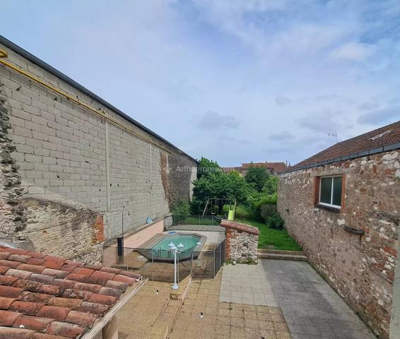 Location                                                      Maison
                        
                     6 pièces                      179 m2                     à Carmaux