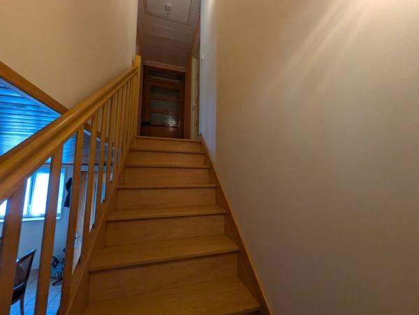 Bubry propriété composée d'une maison à usage d'habitation avec garage, deux petits hangars, une grange en pierre, une longère en pierre, un grand hangar avec ancienne étable, 1.5 hectare de terrain.