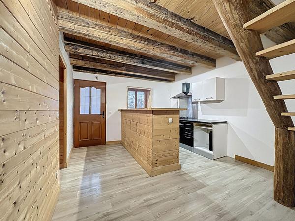 À vendre : Appartement spacieux de 5 pièces à PAYS DE MONTBENOIT !