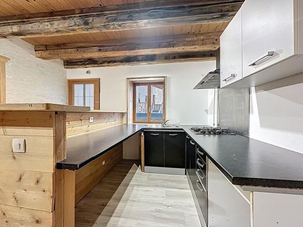 À vendre : Appartement spacieux de 5 pièces à PAYS DE MONTBENOIT !