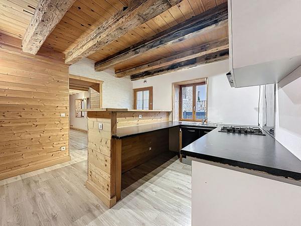 À vendre : Appartement spacieux de 5 pièces à PAYS DE MONTBENOIT !