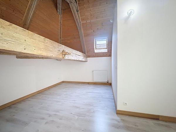 À vendre : Appartement spacieux de 5 pièces à PAYS DE MONTBENOIT !