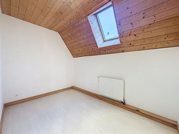 À vendre : Appartement spacieux de 5 pièces à PAYS DE MONTBENOIT !
