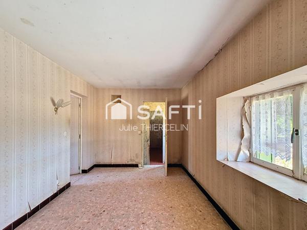 Maison à rénover avec grand terrain et dépendances