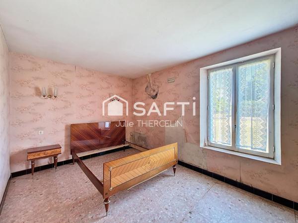 Maison à rénover avec grand terrain et dépendances