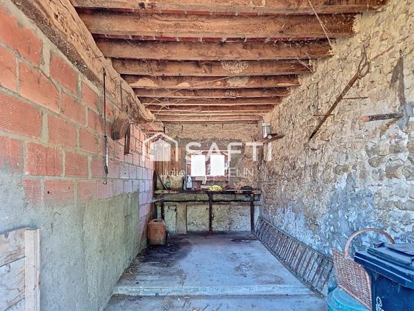 Maison à rénover avec grand terrain et dépendances