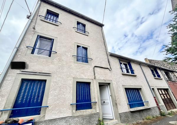 Immeuble de 5 appartements, 2 garages  et 2 greniers à Saint Nectaire
