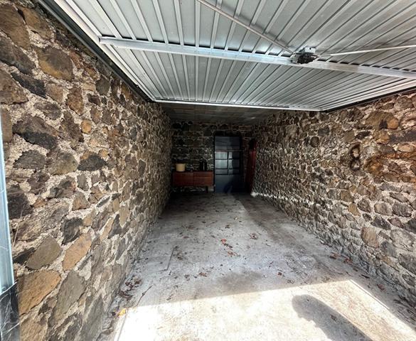 Immeuble de 5 appartements, 2 garages  et 2 greniers à Saint Nectaire