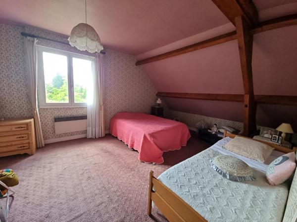 MAISON TRADITIONNELLE  et UN TRES BEL ETANG de plus de 4000m²