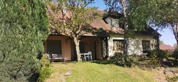 MAISON TRADITIONNELLE  et UN TRES BEL ETANG de plus de 4000m²