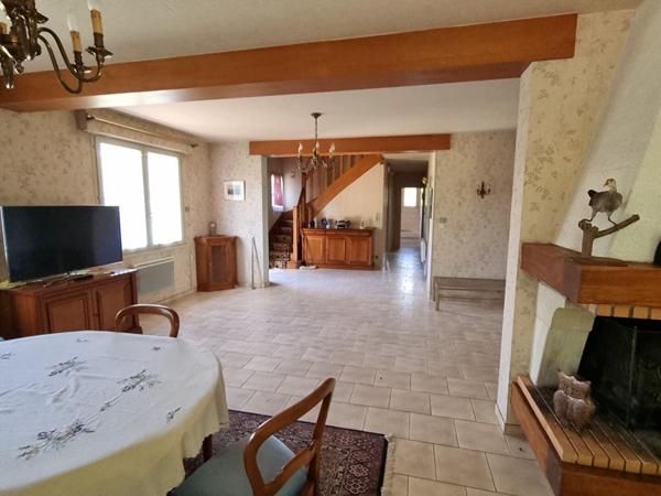 MAISON TRADITIONNELLE  et UN TRES BEL ETANG de plus de 4000m²