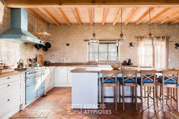 Maison de caractère avec piscine et vue dégagée