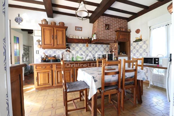 BIEN RARE: Magnifique chaumière de 3 chambres.