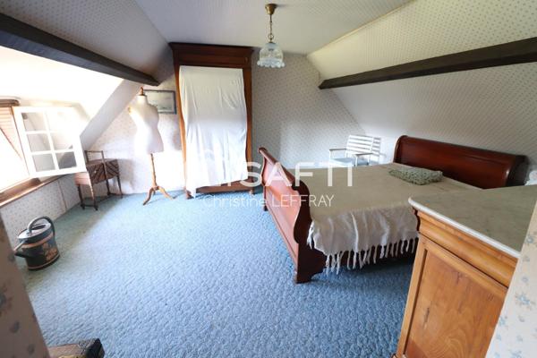 BIEN RARE: Magnifique chaumière de 3 chambres.