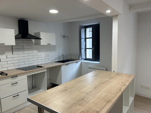 QUARTIER CAPUCINS - T2 ENTIEREMENT RENOVE - CLIMATISATION - PARKING A PROXIMITE