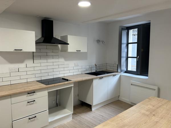 QUARTIER CAPUCINS - T2 ENTIEREMENT RENOVE - CLIMATISATION - PARKING A PROXIMITE