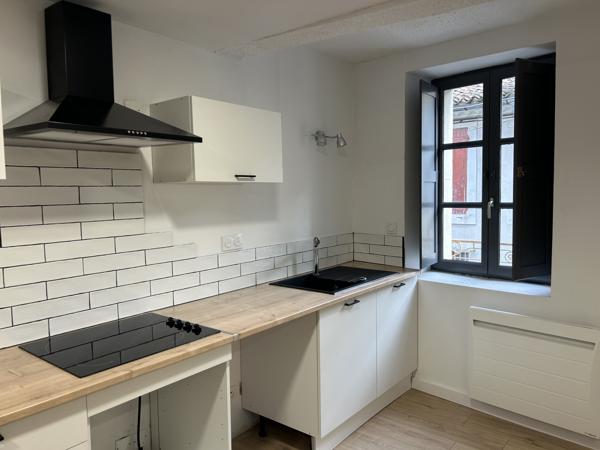 QUARTIER CAPUCINS - T2 ENTIEREMENT RENOVE - CLIMATISATION - PARKING A PROXIMITE