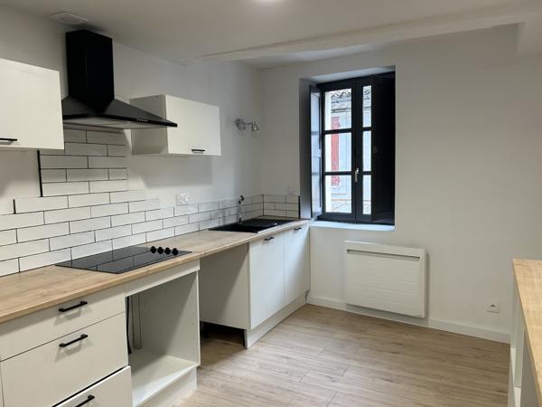 QUARTIER CAPUCINS - T2 ENTIEREMENT RENOVE - CLIMATISATION - PARKING A PROXIMITE