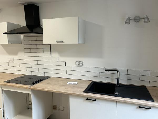 QUARTIER CAPUCINS - T2 ENTIEREMENT RENOVE - CLIMATISATION - PARKING A PROXIMITE