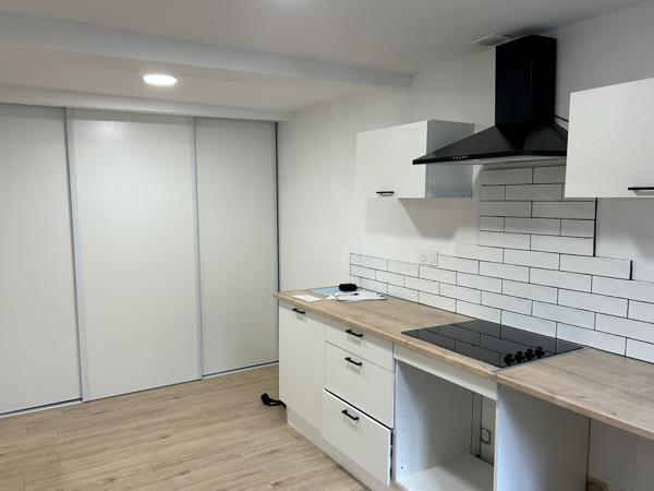 QUARTIER CAPUCINS - T2 ENTIEREMENT RENOVE - CLIMATISATION - PARKING A PROXIMITE