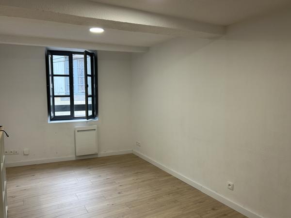 QUARTIER CAPUCINS - T2 ENTIEREMENT RENOVE - CLIMATISATION - PARKING A PROXIMITE