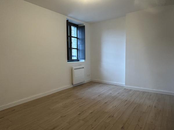 QUARTIER CAPUCINS - T2 ENTIEREMENT RENOVE - CLIMATISATION - PARKING A PROXIMITE