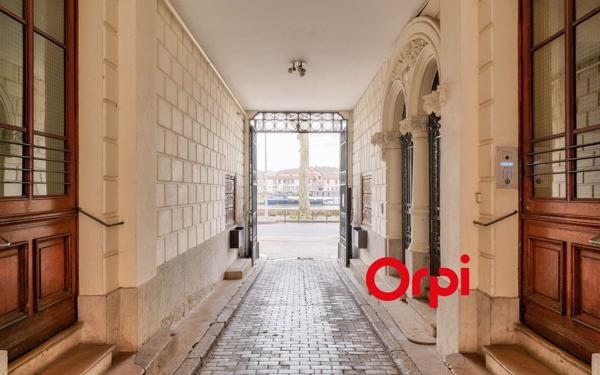 Appartement à vendre    2 pièces • 71 m2 Lyon 5