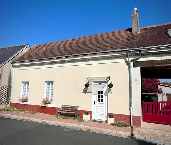 Maison de charme à Noyant Villages avec beau terrain