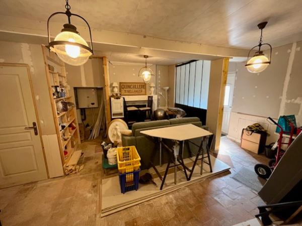 Maison de charme à Noyant Villages avec beau terrain