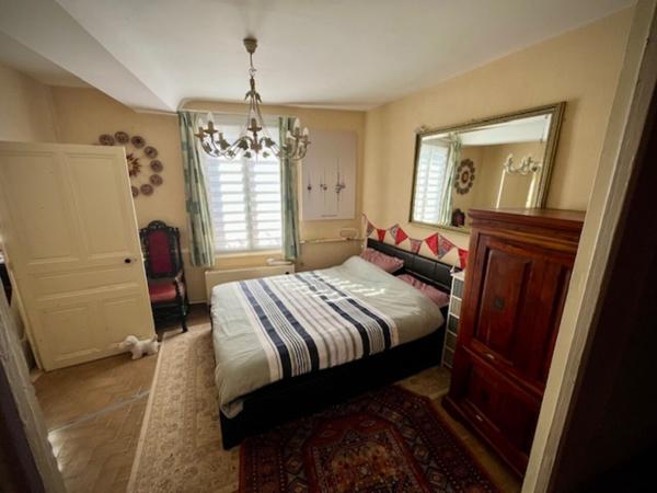 Maison de charme à Noyant Villages avec beau terrain