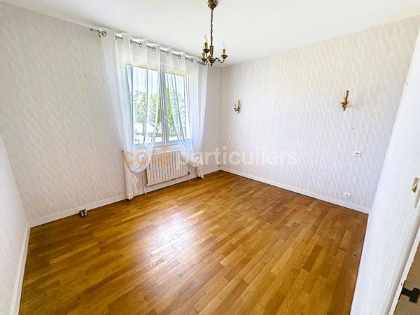 Vente
                Maison90 m² - 4 Pièces -
                    NEUVILLE DE POITOU (86170)