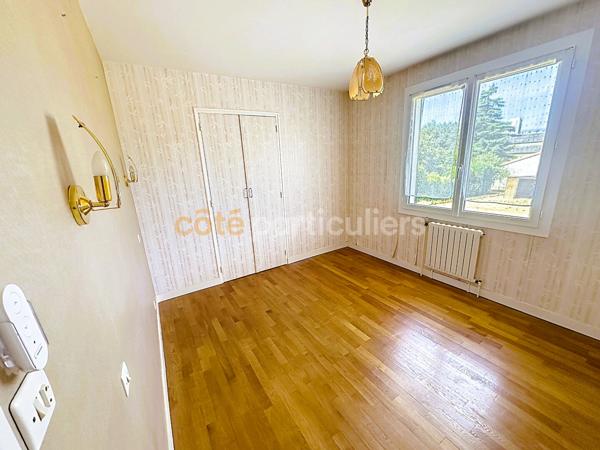 Vente
                Maison90 m² - 4 Pièces -
                    NEUVILLE DE POITOU (86170)