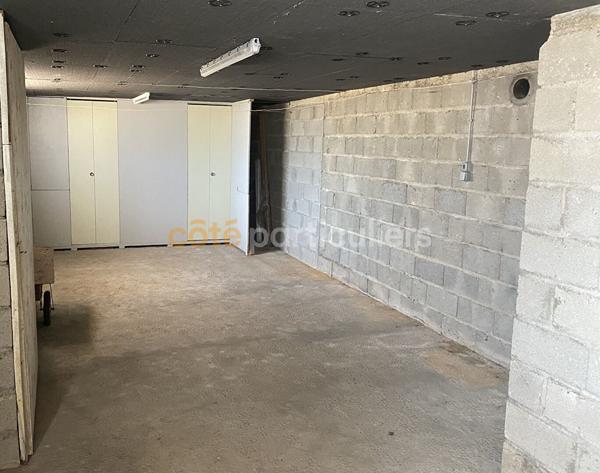 Vente
                Maison90 m² - 4 Pièces -
                    NEUVILLE DE POITOU (86170)
