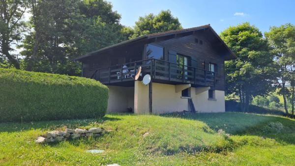 Entre Saint Genest Malifaux 42660 et la Versanne 42220 Chalet sur sous-sol complet 71,60m² é chambres sur 2500m² de terrain