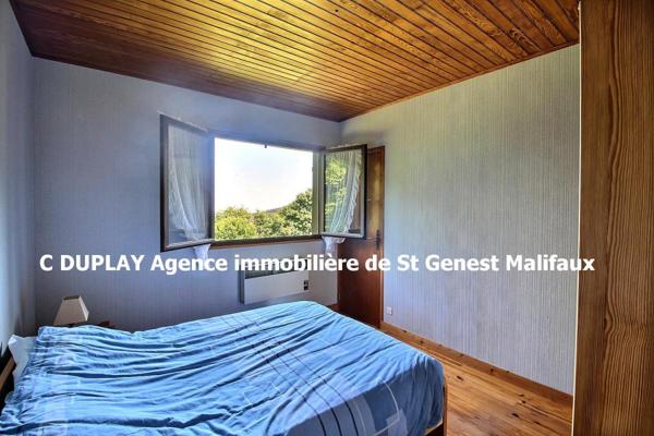 Entre Saint Genest Malifaux 42660 et la Versanne 42220 Chalet sur sous-sol complet 71,60m² é chambres sur 2500m² de terrain