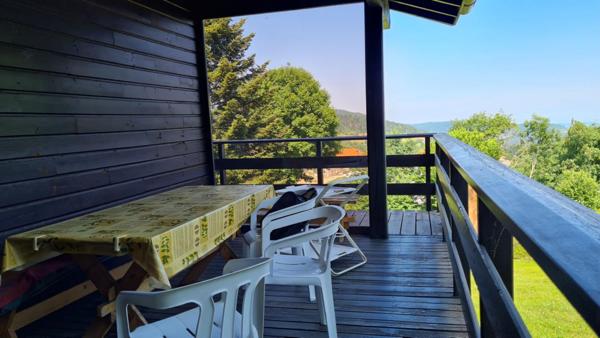 Entre Saint Genest Malifaux 42660 et la Versanne 42220 Chalet sur sous-sol complet 71,60m² é chambres sur 2500m² de terrain