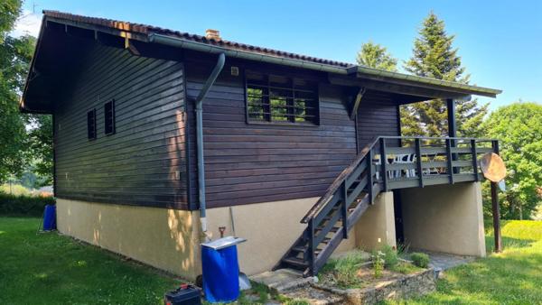 Entre Saint Genest Malifaux 42660 et la Versanne 42220 Chalet sur sous-sol complet 71,60m² é chambres sur 2500m² de terrain