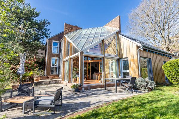 Maison d'architecte proche Centre-ville et Bois de Verrières.