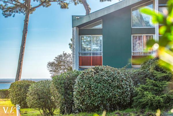 ENTRE LA VIGNE ET BELISAIRE - MAISON MITOYENNE EN PREMIERE LIGNE