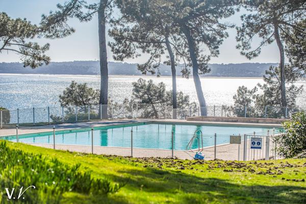 ENTRE LA VIGNE ET BELISAIRE - MAISON MITOYENNE EN PREMIERE LIGNE