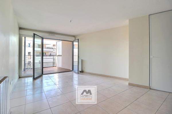 TALENCE centre proche Tram B, à vendre appartement traversant avec 2 chambres, terrasse et parking