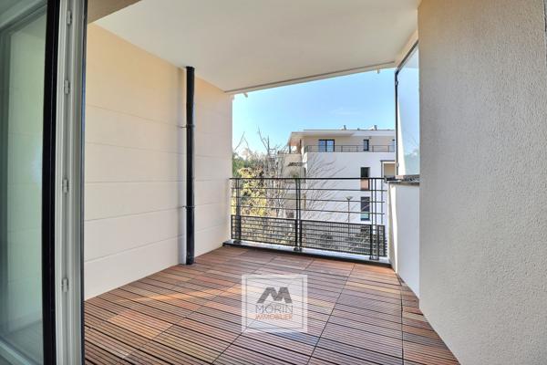 TALENCE centre proche Tram B, à vendre appartement traversant avec 2 chambres, terrasse et parking