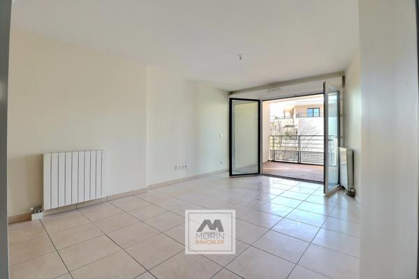 TALENCE centre proche Tram B, à vendre appartement traversant avec 2 chambres, terrasse et parking