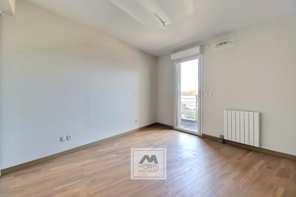 TALENCE centre proche Tram B, à vendre appartement traversant avec 2 chambres, terrasse et parking