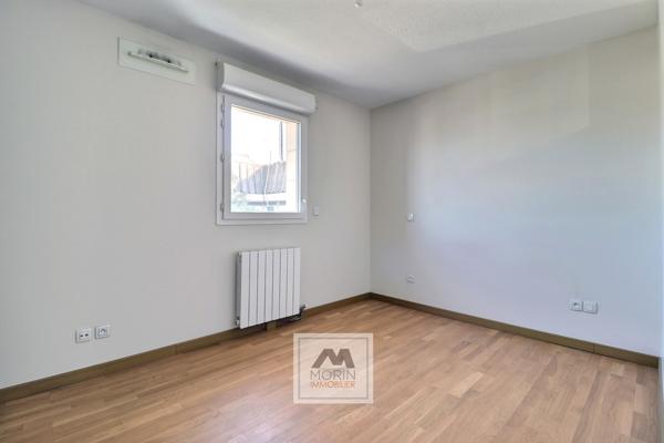 TALENCE centre proche Tram B, à vendre appartement traversant avec 2 chambres, terrasse et parking