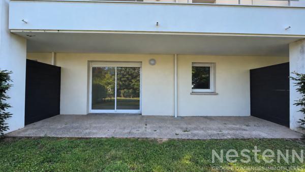 À LOUER - Appartement T2 en rez-de-jardin avec terrasse et parking à PLUNERET
