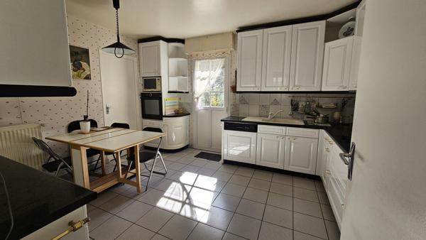 À vendre - Maison individuelle, 8 pièces située à Beauvais (60000)