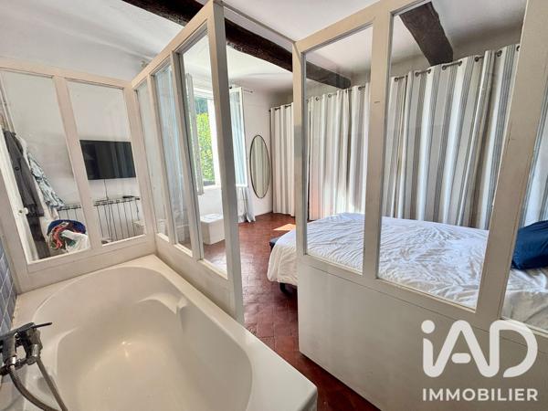 Maison à vendre 5 pièces 153 m² Saint-Saturnin-lès-Avignon